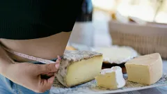 Jaké sýry jíst, abyste se zbavili tuku na břiše: dietoložka uvedla 7 druhů