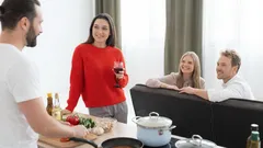 Nemáte rádi, když zvete hosty? Psychologové vysvětlují, co to může znamenat