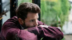 Co prozradí, že je člověk neustále nešťastný: psycholog pojmenoval první signály