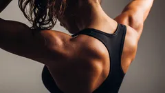 Shyby bez hrazdy: 3 cviky na silná záda, aniž byste museli vyjít z domu